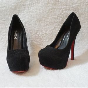 Alba Black Velvet Pumps